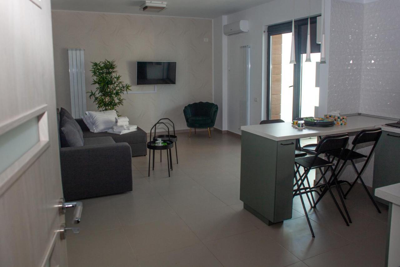 Green Apartament Near The Beach Năvodari Extérieur photo